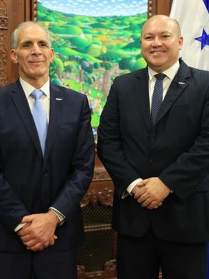 Fotografía oficial de CÉSAR AUGUSTO CACERES